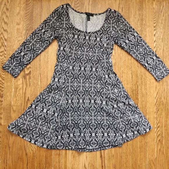 F21 B&W 3/4 sleeve dress - Picture 1 of 3